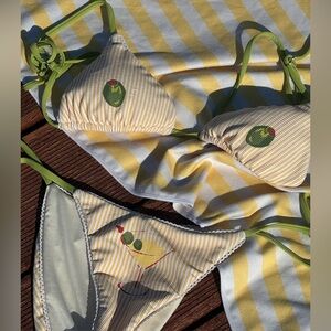 SMALL NWT Dippin' Daisy's Martini Swim Bikini Cream and Green tropical resort